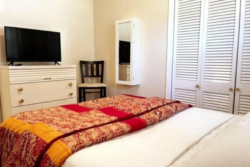 House Close To Downtown, Airport, Raymond James Stadium, And Many More Places タンパ エクステリア 写真