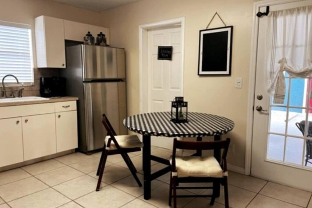 House Close To Downtown, Airport, Raymond James Stadium, And Many More Places タンパ エクステリア 写真
